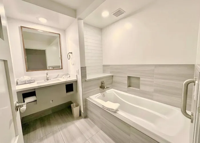 The Volare Near San Clemente Beach, Ascend Hotel Collection
